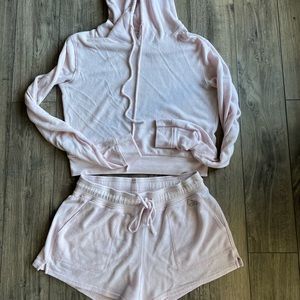 Alo Yoga, light pink sweat suit